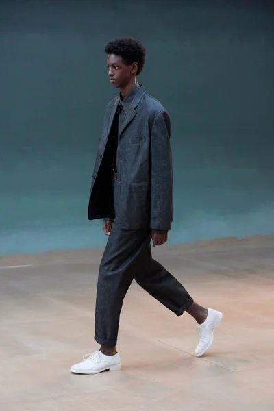 Look 12